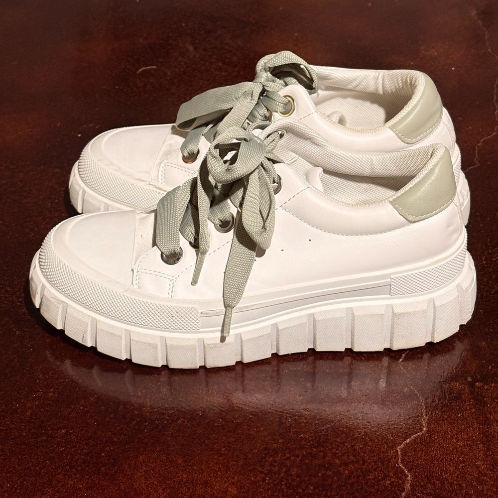 Qupid platform sneakers | women sz 40 | white gray | GUC - Picture 7 of 8